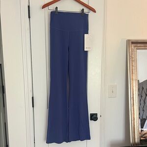 Lululemon Groove Pant in Psychic Blue (NWT- size 6)